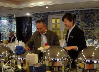 专业餐饮服务员的使命与素养 以委员服务为例